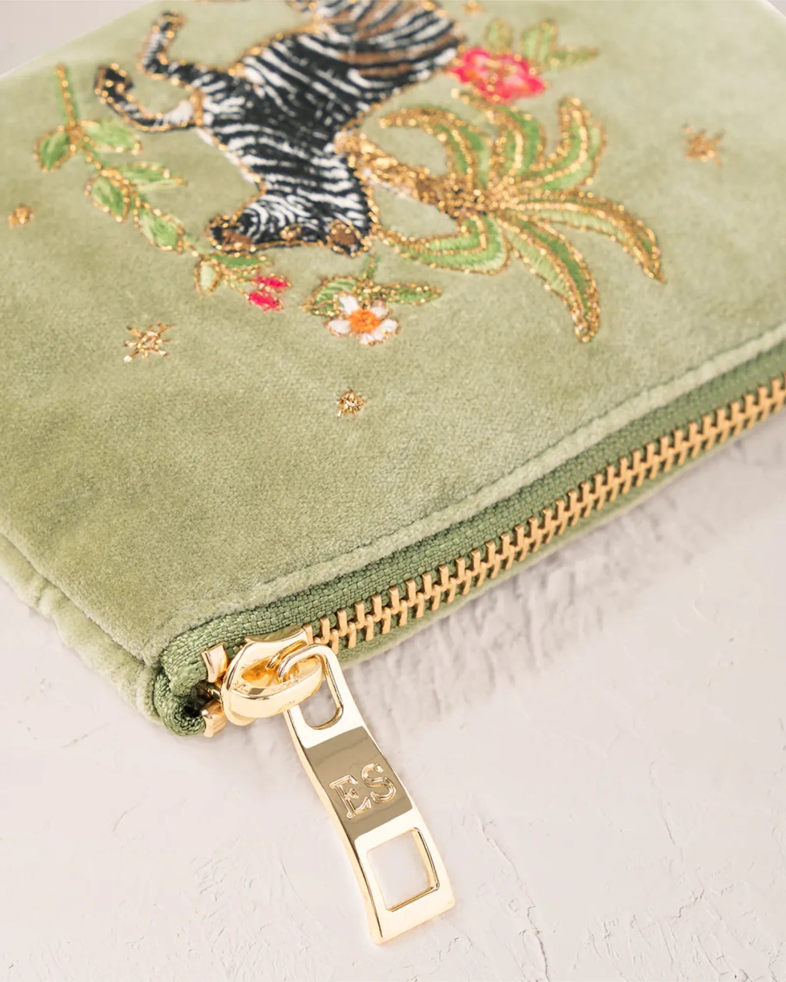 Wild Zebra Palm Coin Purse - Olive