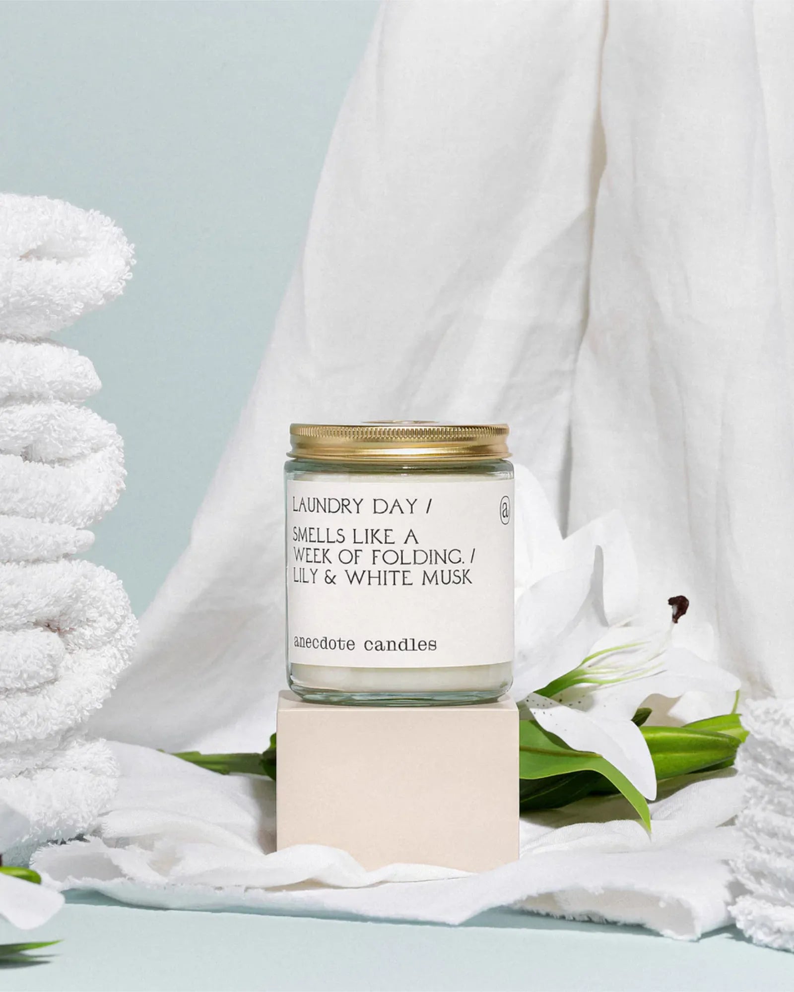 Laundry Day (Lily & White Musk) 7.8 oz Candle