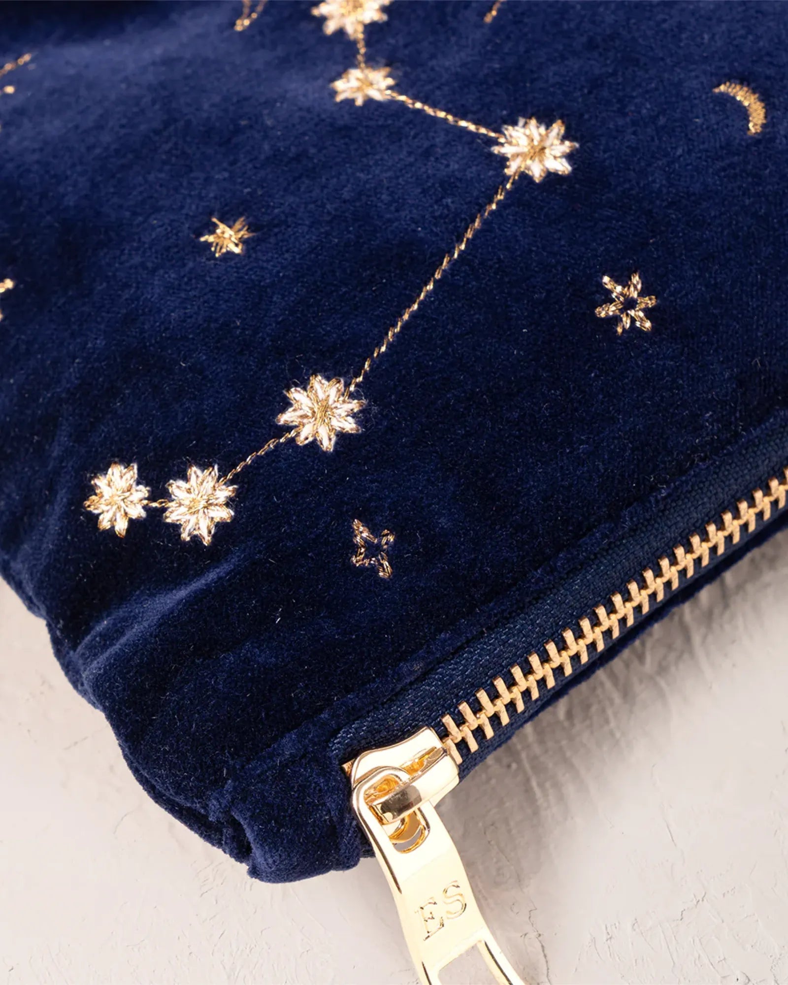 Aries Navy Everyday Pouch