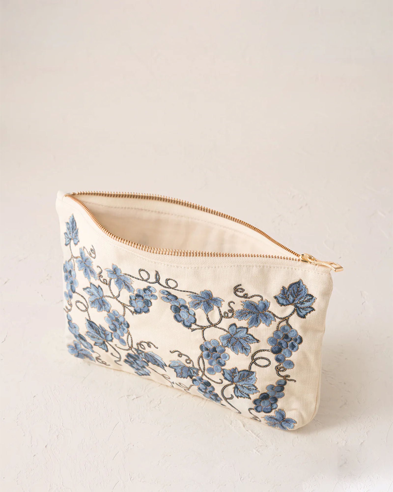 Grapevine Cream Everyday Pouch