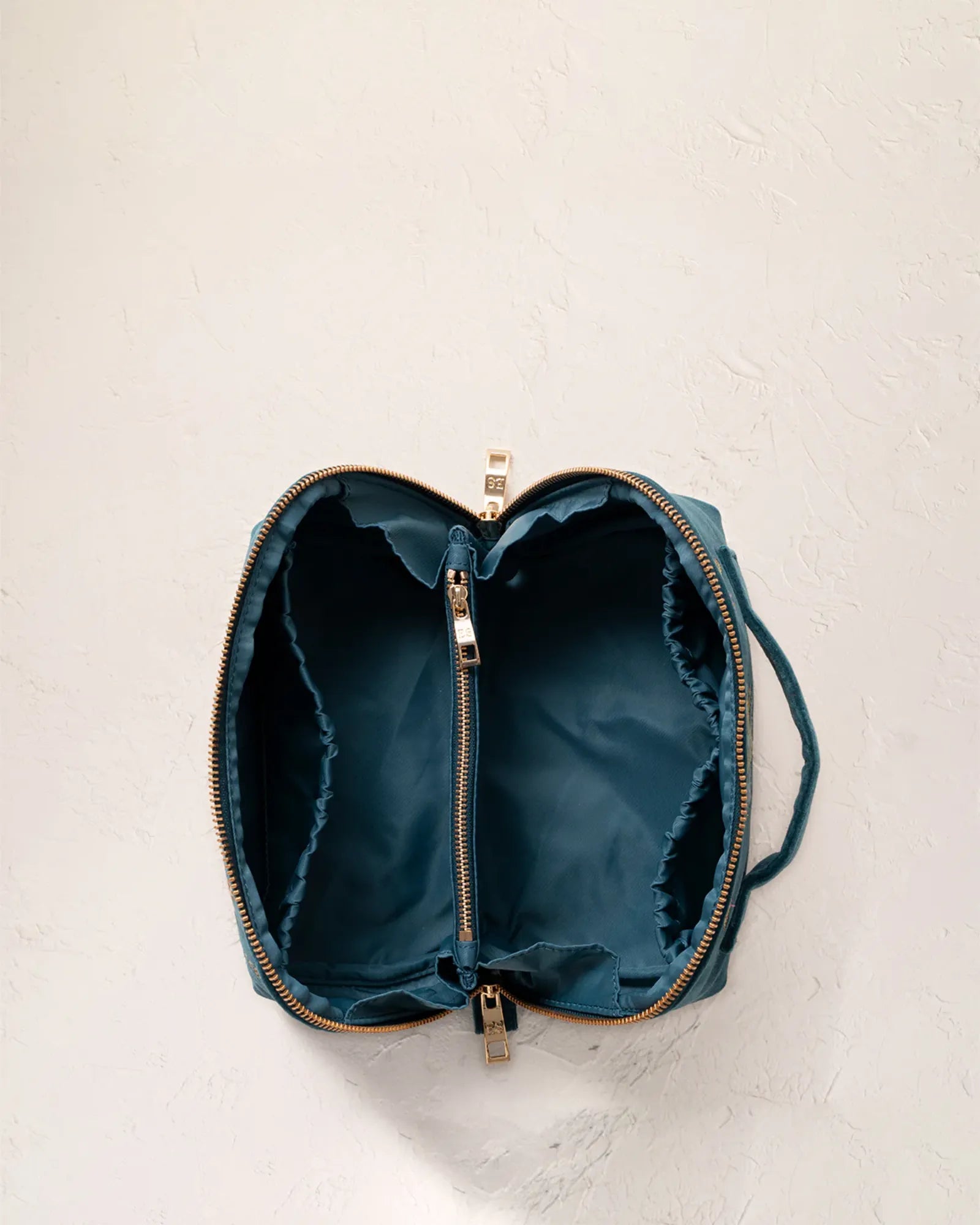 Wild Giraffe Palm Rich Blue Open Flat Makeup Bag
