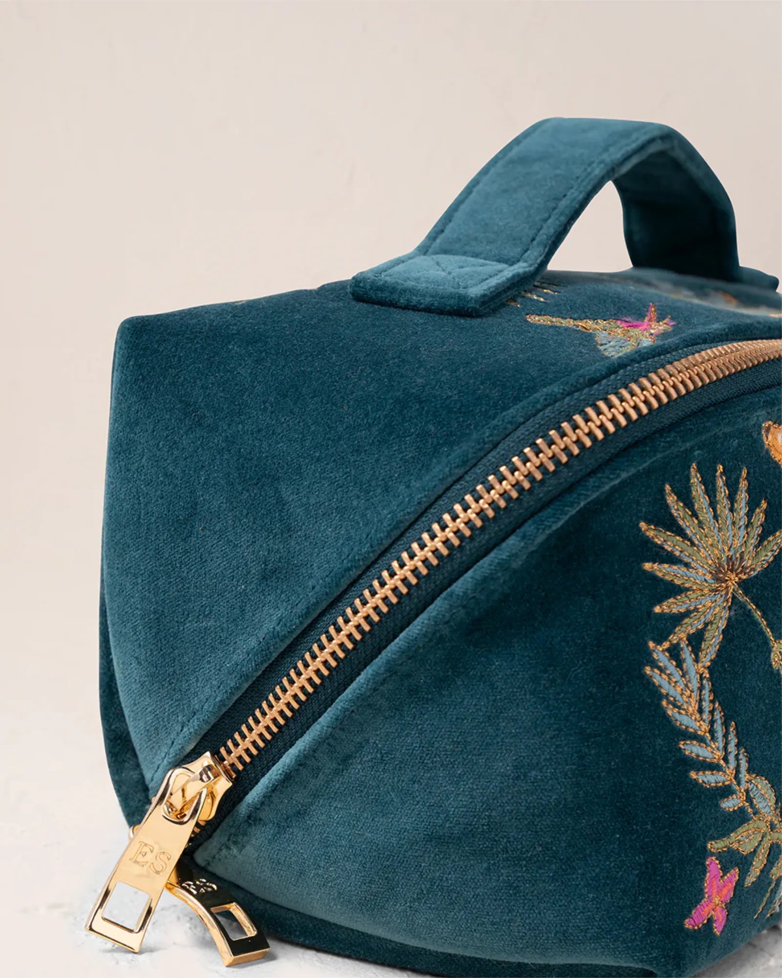 Wild Giraffe Palm Rich Blue Open Flat Makeup Bag