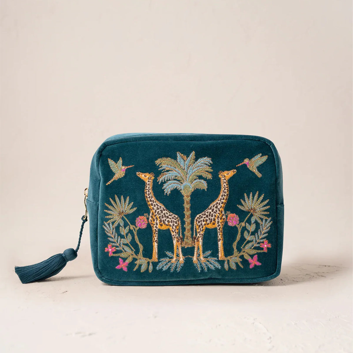 【Elizabeth Scarlett】Wild Giraffe Palm Everyday Pouch Giraffe Everyday Pouch by Elizabeth Scarlett - Aud's & En's