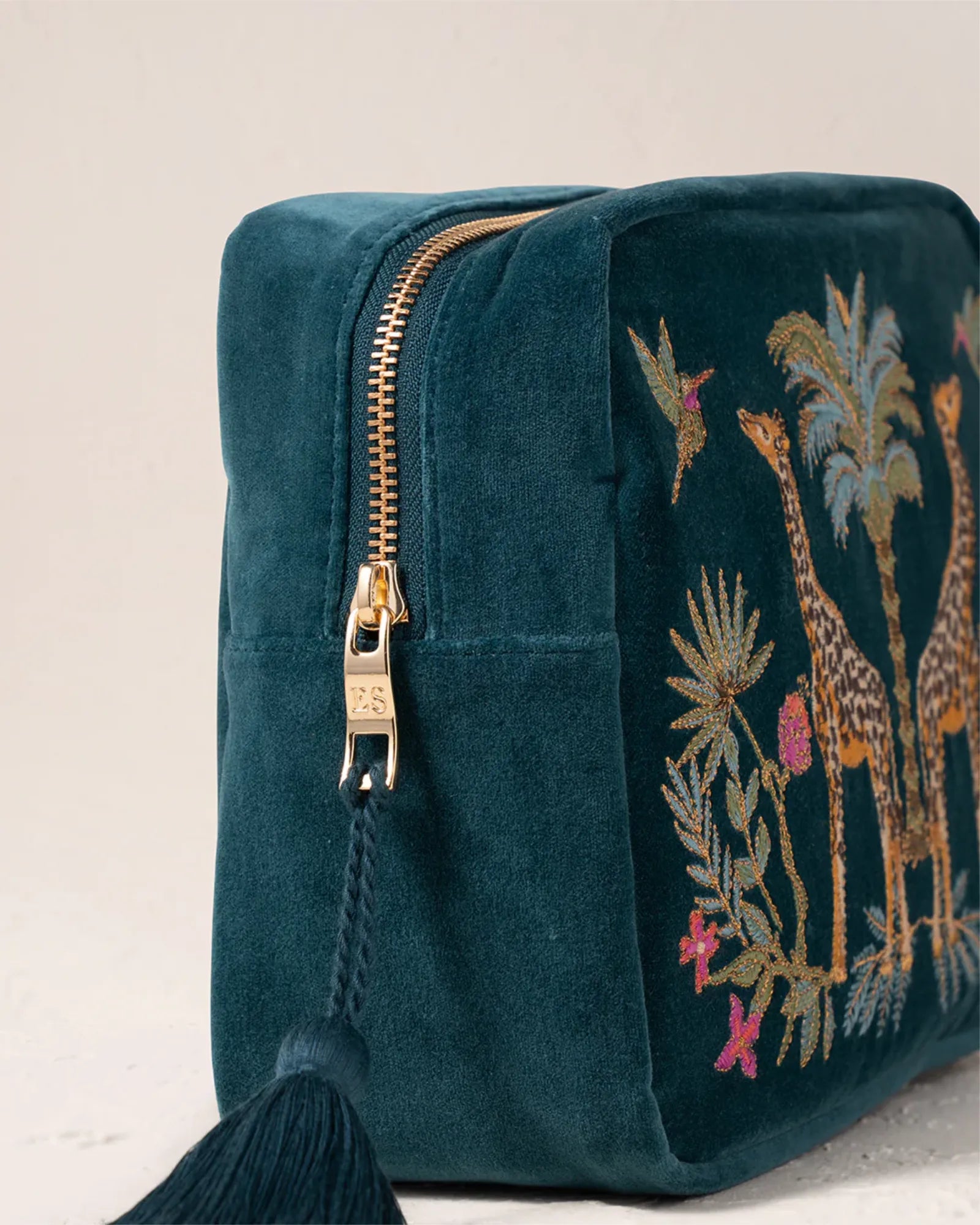 Wild Giraffe Palm Rich Blue Wash Bag
