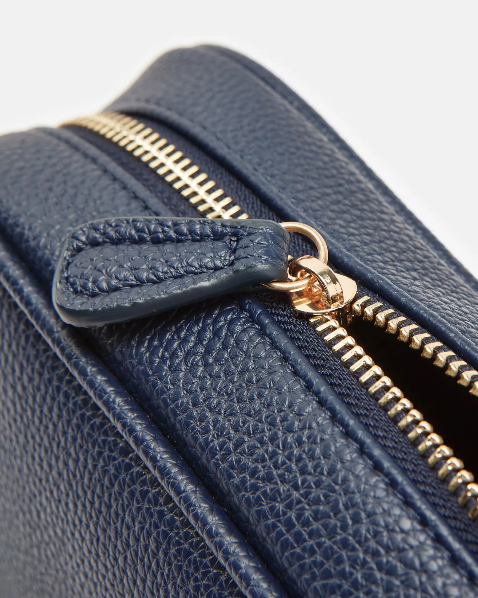 Trent Cross Body Bag - Navy