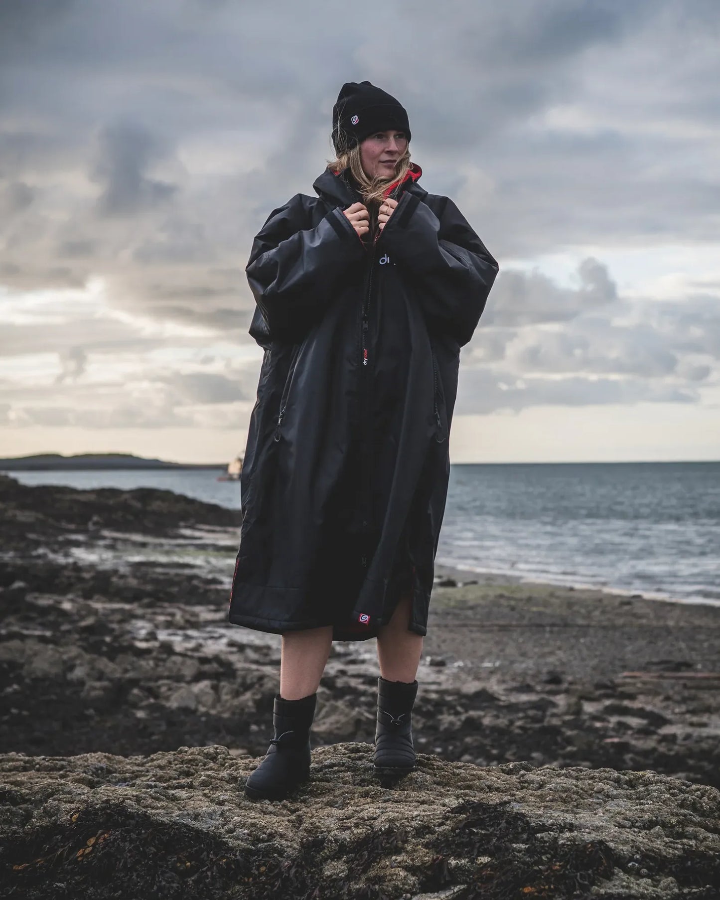 dryrobe Advance Long Sleeve - Black/Red